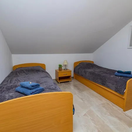 Posejdon Apartment *